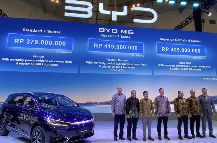 Mobil Listrik BYD M6 Meluncur di GIIAS 2024