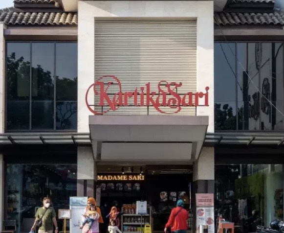 Berburu Di Pusat Kuliner dan Factory Outlet di Kota Paris Van Java