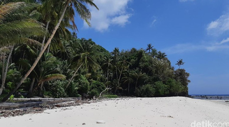 Pantai Mera, Si Cantik dari Pulau Miangas